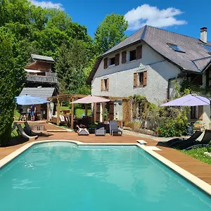 4 Personnes/piscine/proche Annecy-geneve Évires